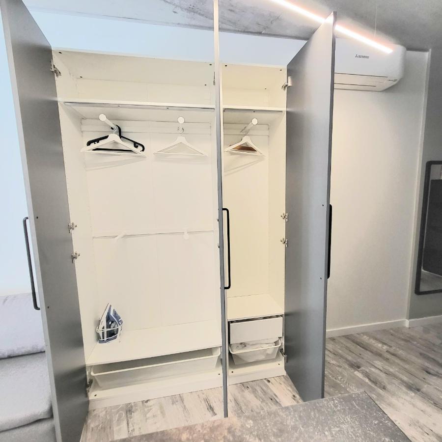 Happy Inn Laime Studio, Self Check-In-24-7, A-C, Parking-In-The-Underground-Garage VNO Exteriör bild